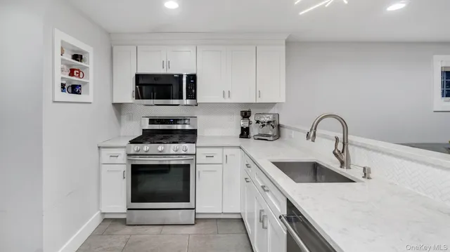 $550,000 | 19 Barstow Road, Unit G, Great Neck, NY 11021