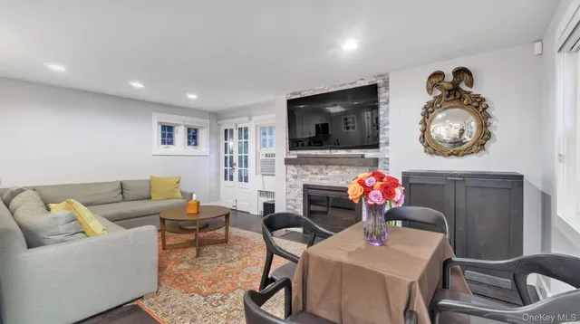 $550,000 | 19 Barstow Road, Unit G, Great Neck, NY 11021