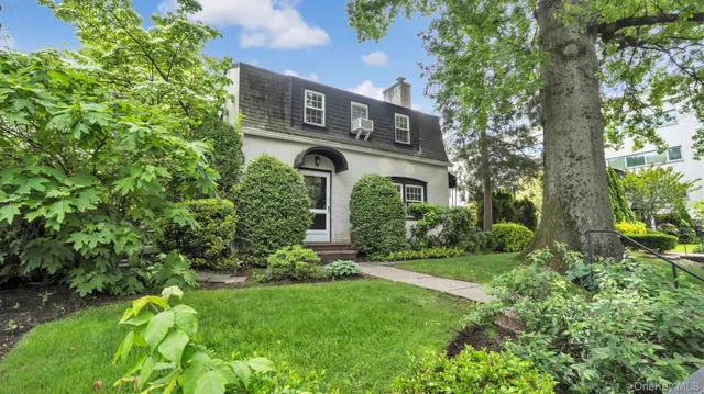 $550,000 | 19 Barstow Road, Unit G, Great Neck, NY 11021