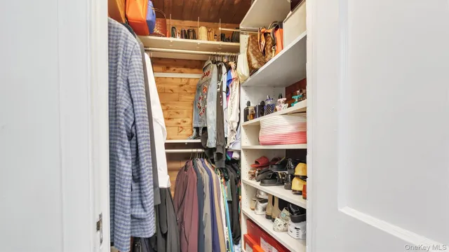 $550,000 | 19 Barstow Road, Unit G, Great Neck, NY 11021