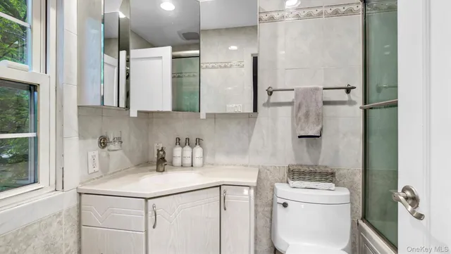 $550,000 | 19 Barstow Road, Unit G, Great Neck, NY 11021