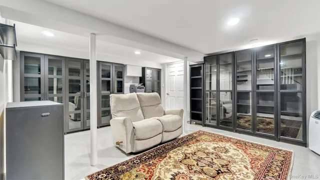 $550,000 | 19 Barstow Road, Unit G, Great Neck, NY 11021