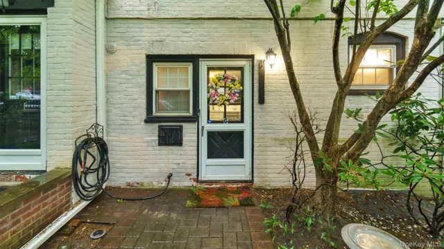 $550,000 | 19 Barstow Road, Unit G, Great Neck, NY 11021