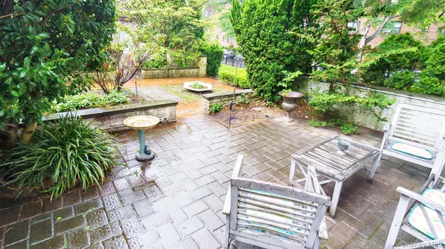 $550,000 | 19 Barstow Road, Unit G, Great Neck, NY 11021