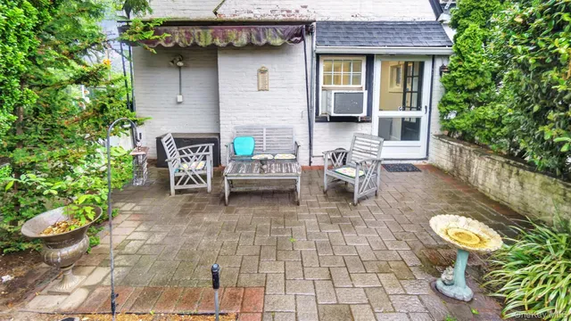 $550,000 | 19 Barstow Road, Unit G, Great Neck, NY 11021