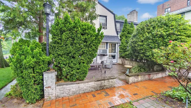 $550,000 | 19 Barstow Road, Unit G, Great Neck, NY 11021