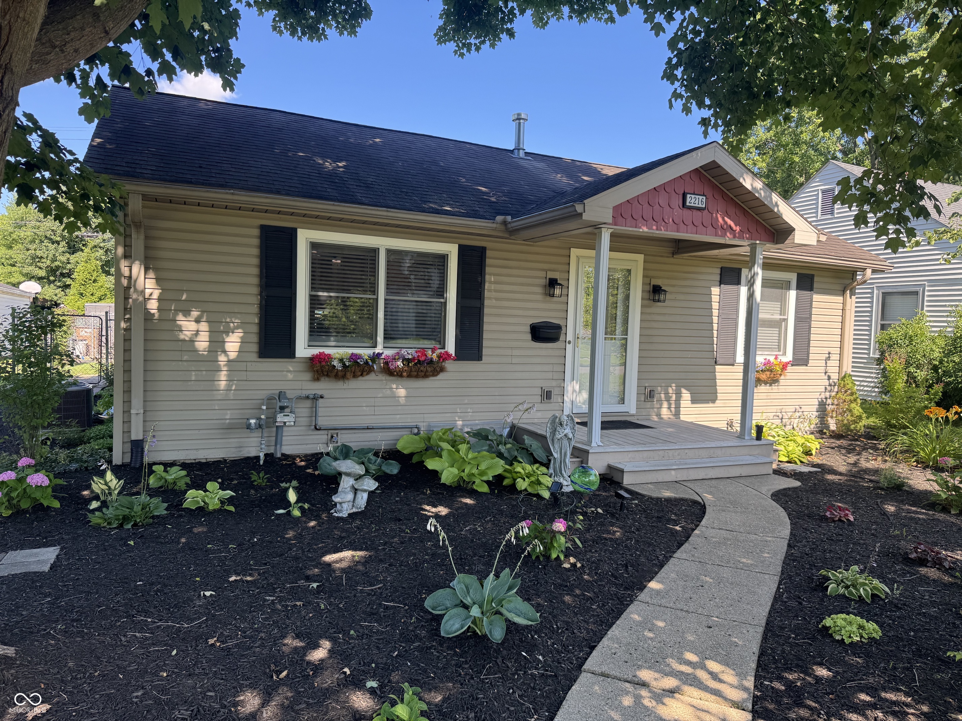 2216 Newton Street Columbus, IN 47201 - Photo 6 of 30