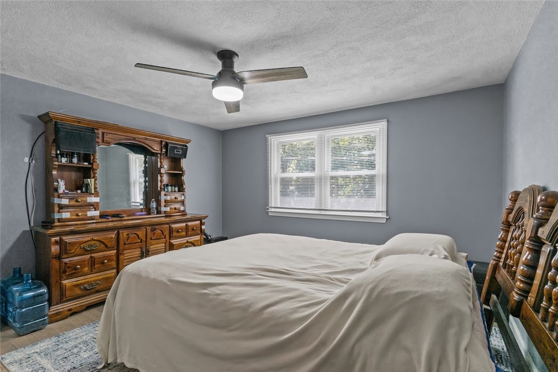 162 Pine Street Warwick, RI 02888 - Photo 6 of 37