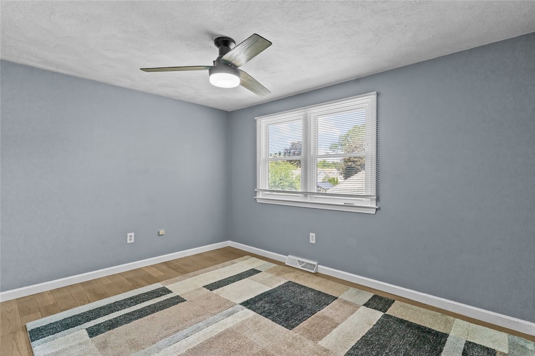 162 Pine Street Warwick, RI 02888 - Photo 8 of 37