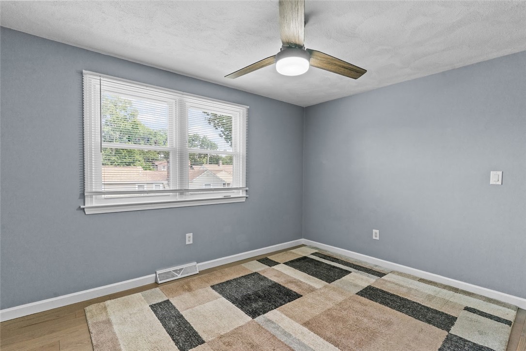 162 Pine Street Warwick, RI 02888 - Photo 10 of 37