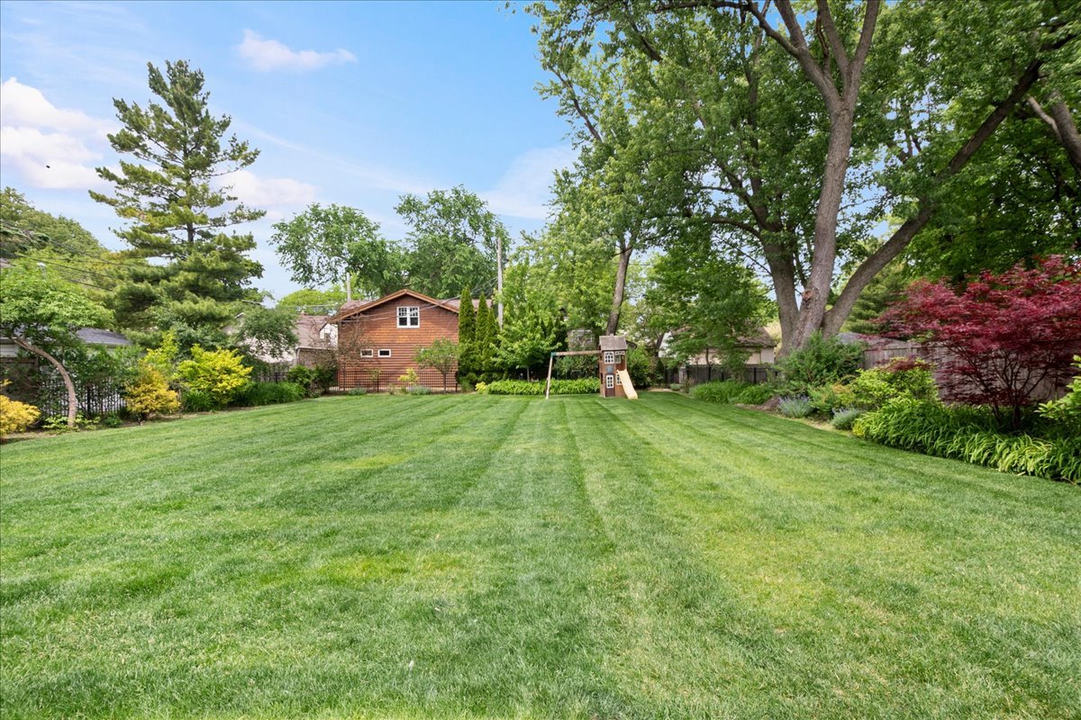 2921 Simpson Street Evanston, IL 60201 - Photo 35 of 41 a backyard of a house with lots of green space