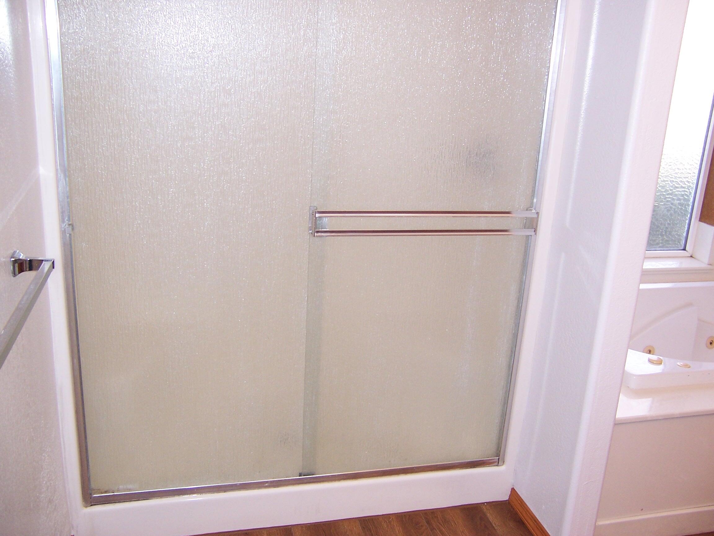 2403 Beebe Road Central Point, OR 97502 - Photo 23 of 24 En-suite Bathroom- 5' Shower
