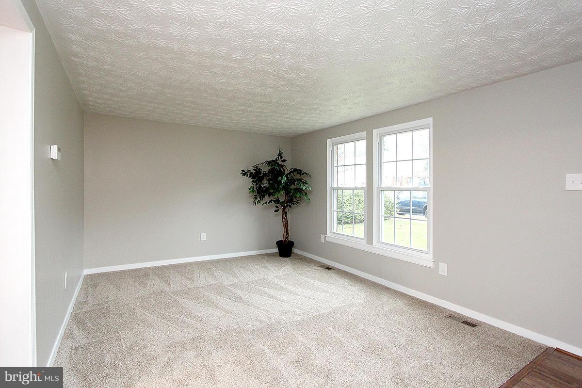 106 E Road Mount Airy, MD 21771 - Photo 4 of 22 Family Room