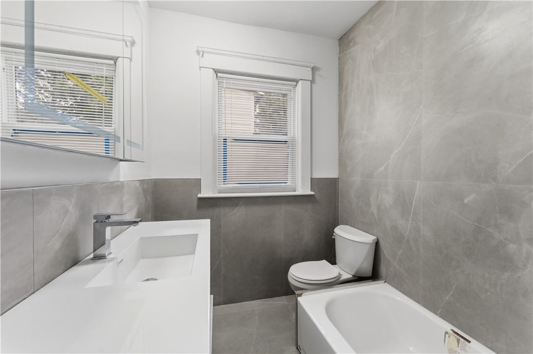 102 Overhill Road Providence, RI 02906 - Photo 16 of 37
