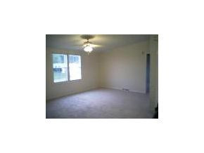 338 Rambling Road Jonesborough, TN 37659 - Photo 4 of 6 Living Room