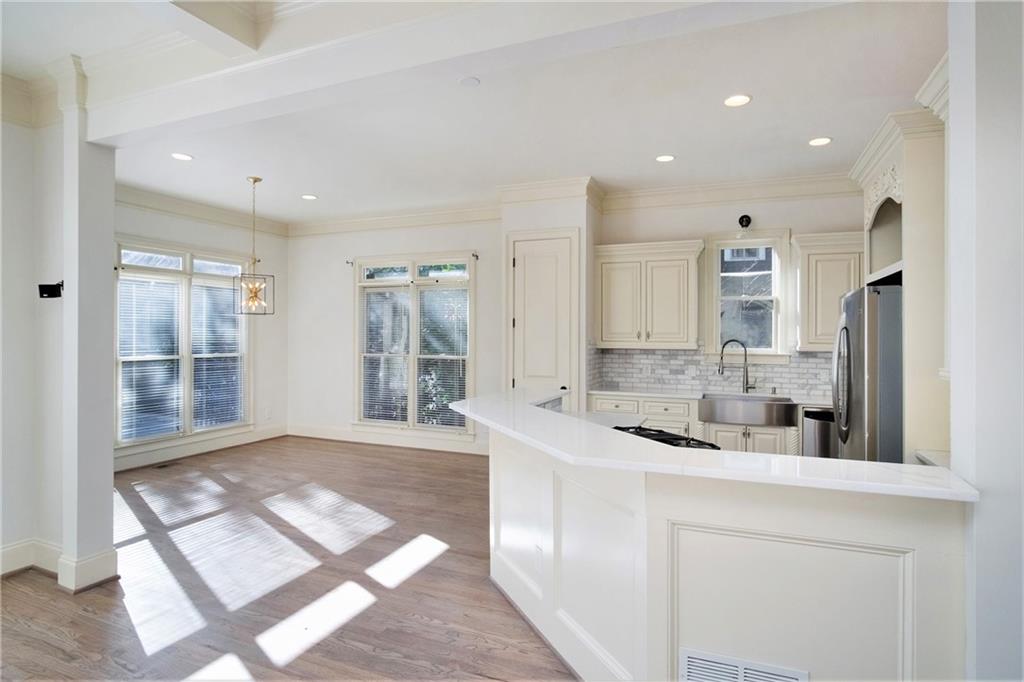 208 Clarion Avenue Decatur, GA 30030 - Photo 9 of 34