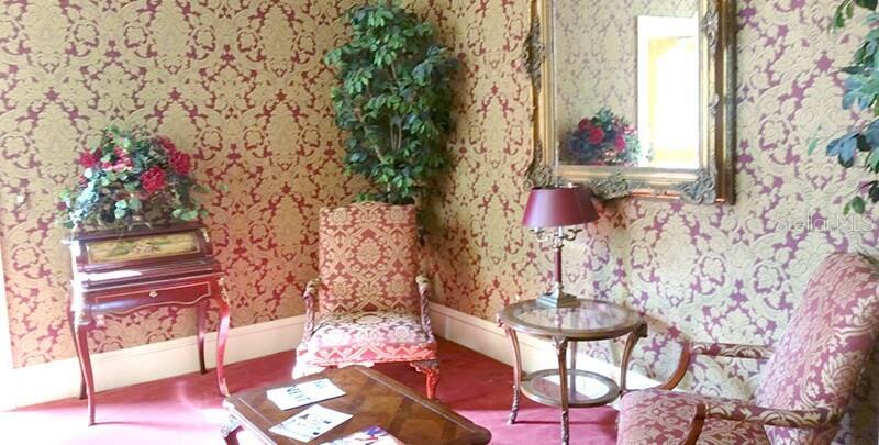 250 East Park Avenue Lake Wales, FL 33853 - Photo 6 of 15 a vase of flowers sitting on a table