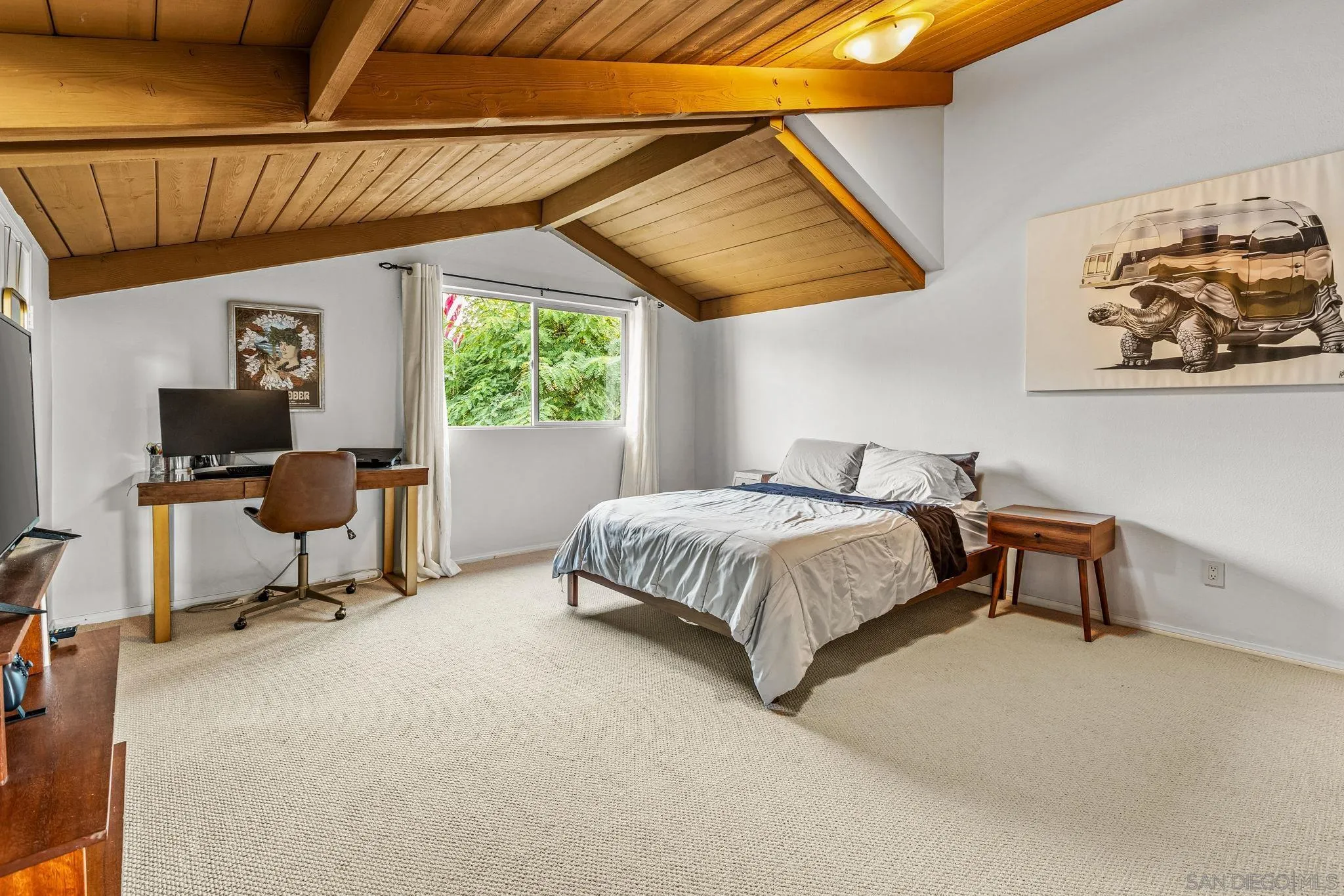 2260 East Mission Road Fallbrook, CA 92028 - Photo 21 of 38 a bedroom with a bed and a table in it