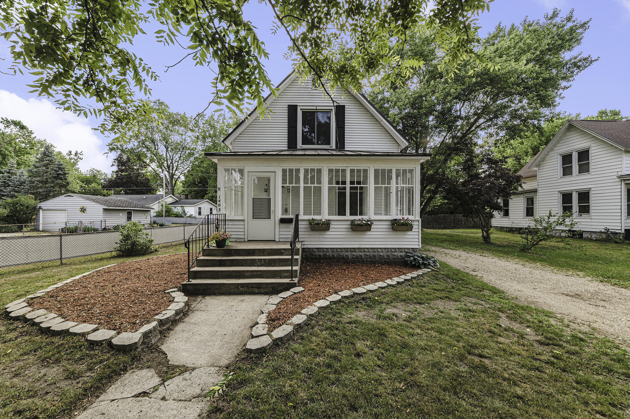 1403 South Main Street Three Rivers, MI 49093 - Photo 2 of 15 002_converted_41