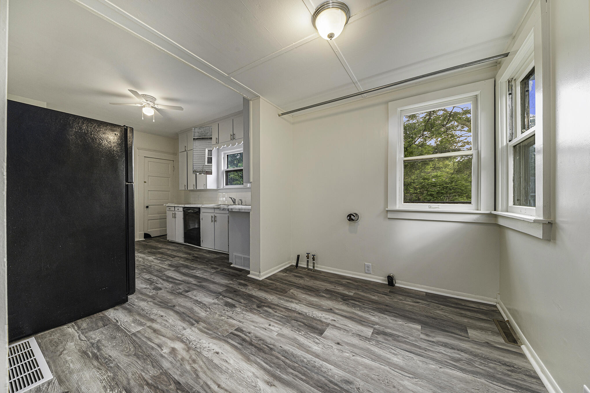 1403 South Main Street Three Rivers, MI 49093 - Photo 6 of 15 006_converted_16