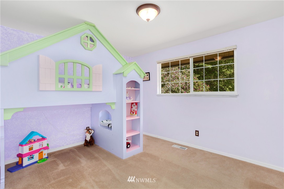 20458 Southeast 159th Street Renton, WA 98059 - Photo 13 of 24