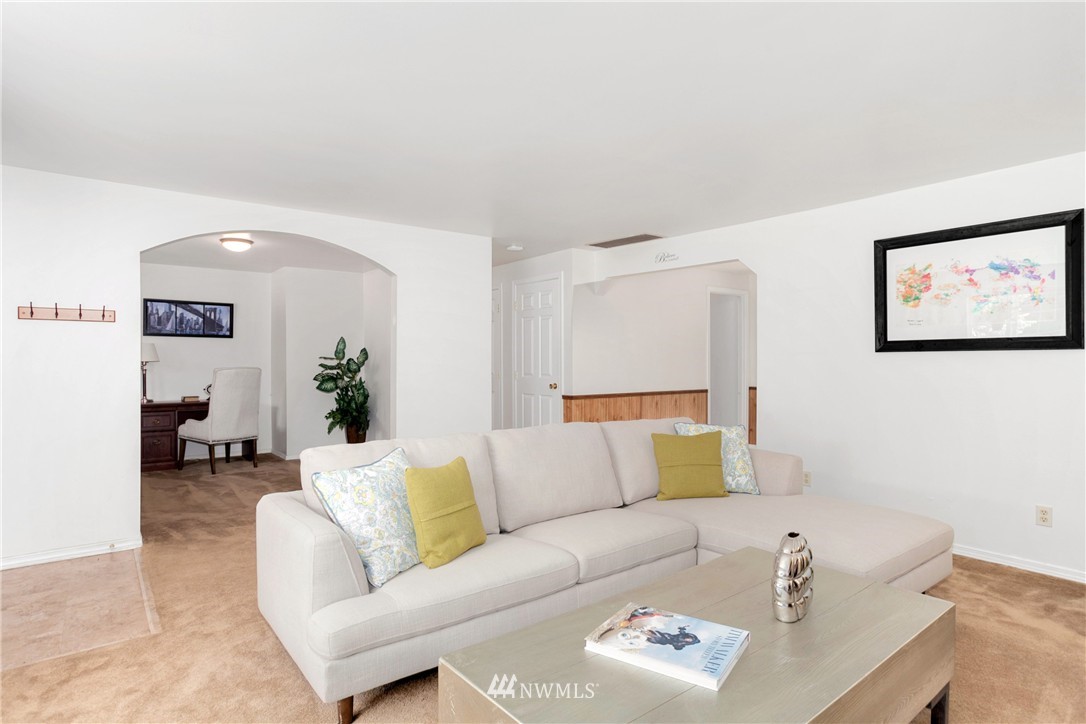 20458 Southeast 159th Street Renton, WA 98059 - Photo 4 of 24