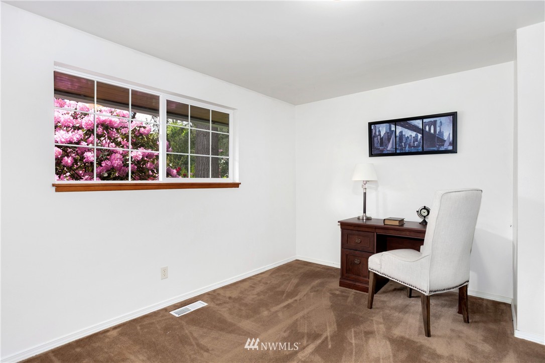 20458 Southeast 159th Street Renton, WA 98059 - Photo 5 of 24