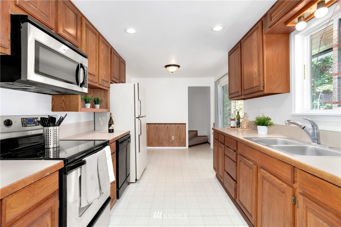 20458 Southeast 159th Street Renton, WA 98059 - Photo 6 of 24