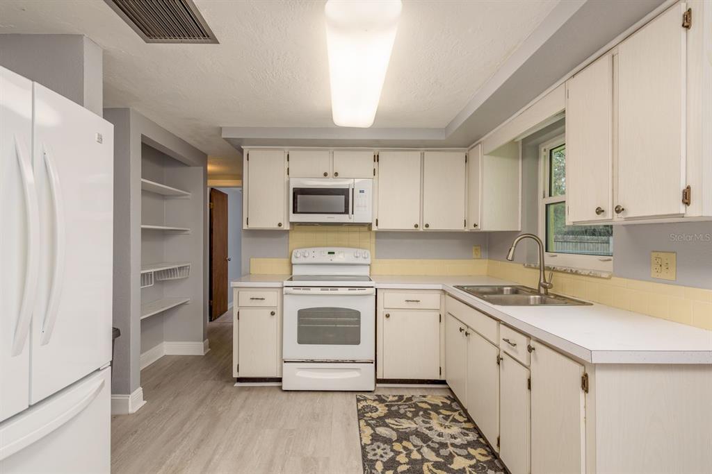 7730 Chapel Avenue Port Richey, FL 34668 - Photo 9 of 23