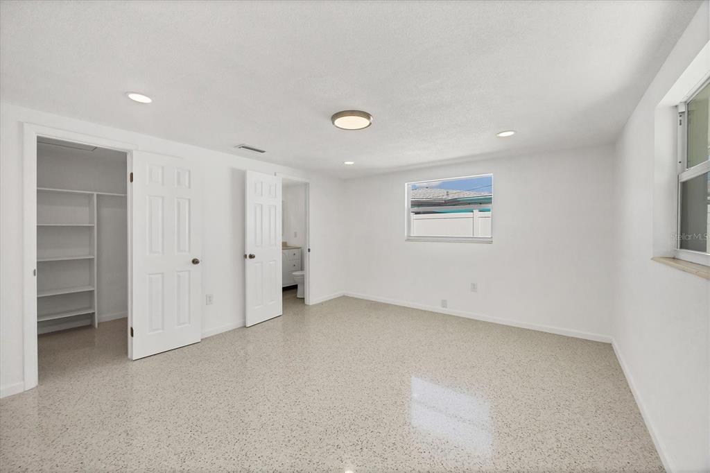 6711 South Lockwood Ridge Road Sarasota, FL 34231 - Photo 13 of 38