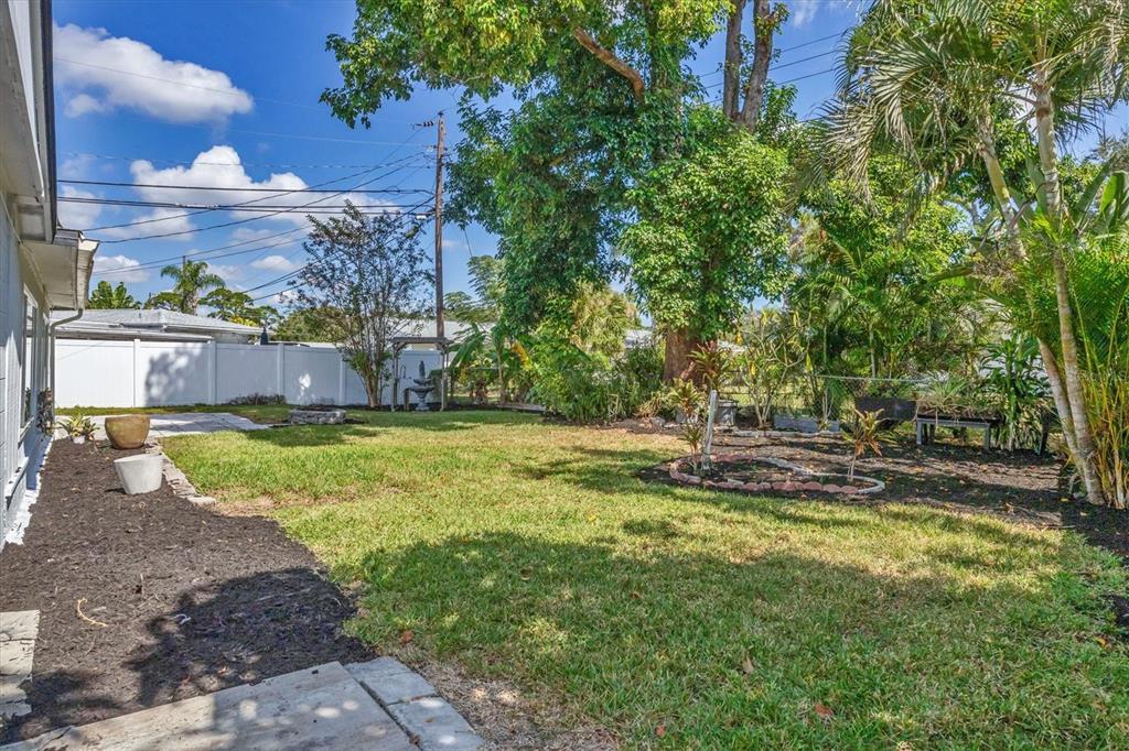 6711 South Lockwood Ridge Road Sarasota, FL 34231 - Photo 29 of 38