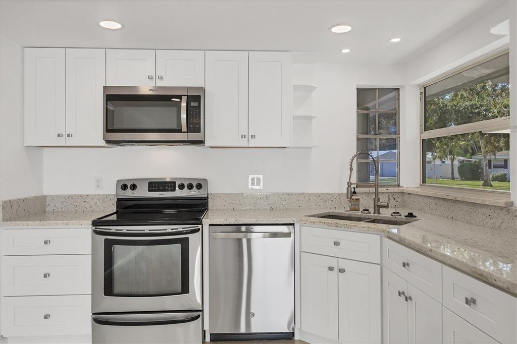 6711 South Lockwood Ridge Road Sarasota, FL 34231 - Photo 6 of 38