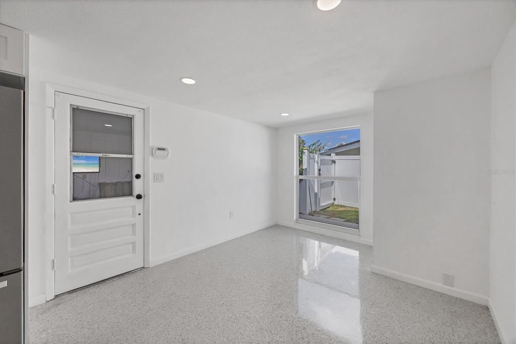 6711 South Lockwood Ridge Road Sarasota, FL 34231 - Photo 7 of 38