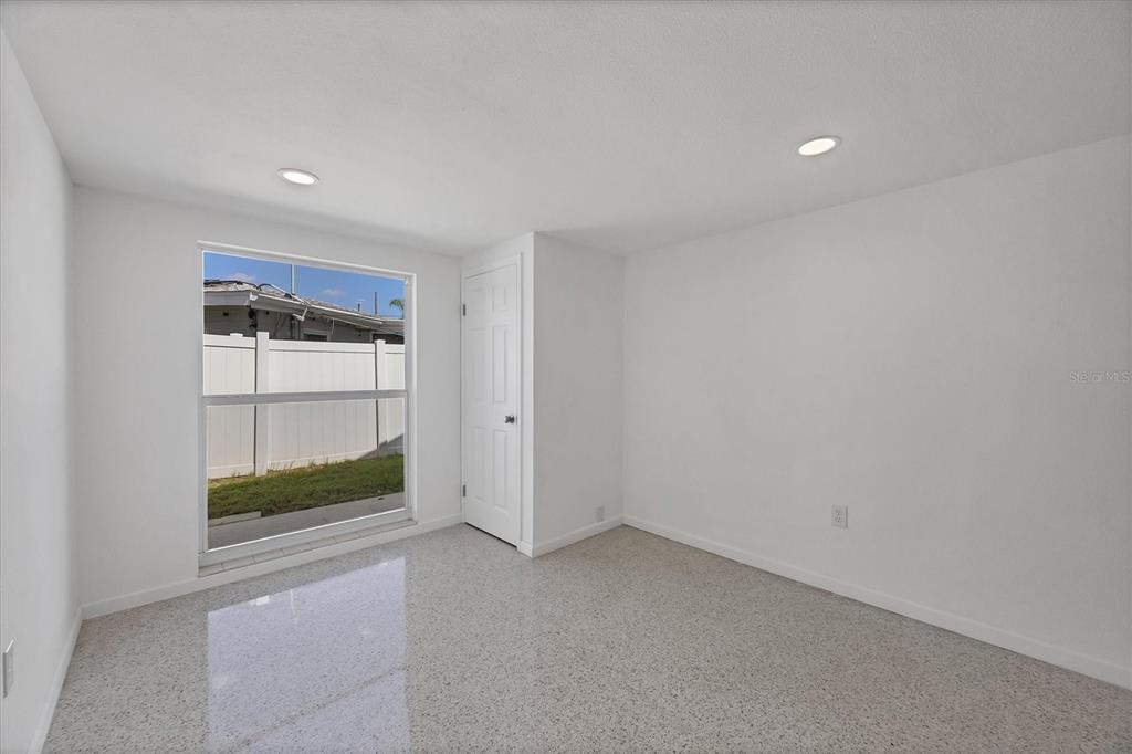 6711 South Lockwood Ridge Road Sarasota, FL 34231 - Photo 8 of 38