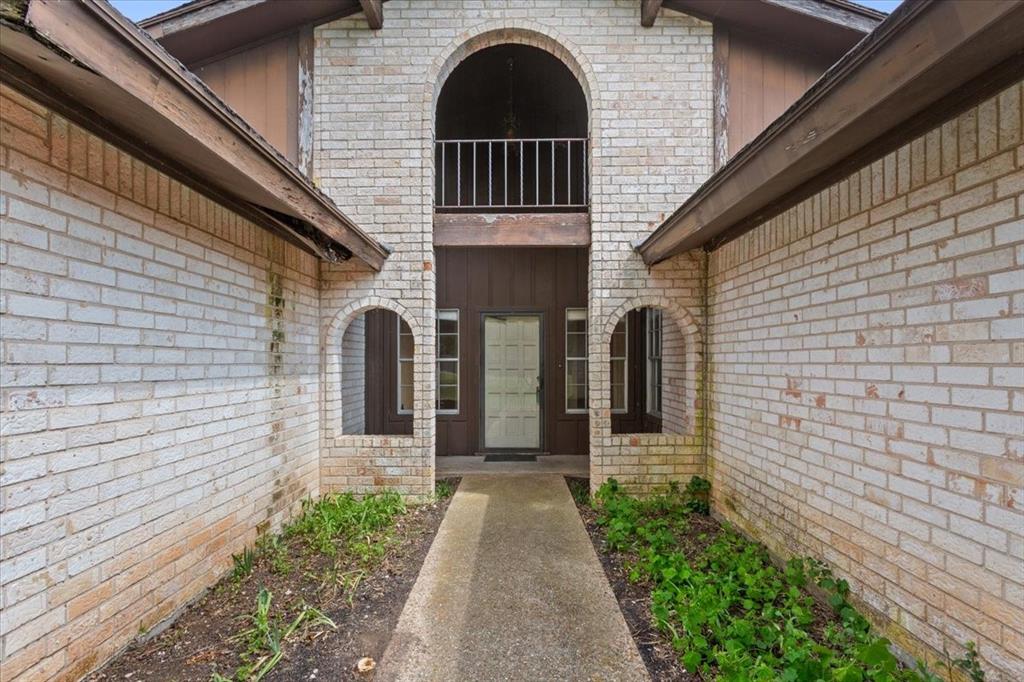 317 Chapman Road Hewitt, TX 76643 - Photo 2 of 20 Brick facade with arched entryways.