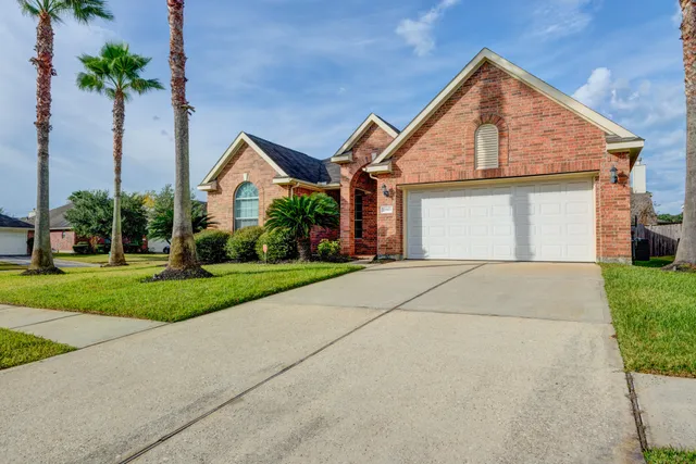a view of house and garage