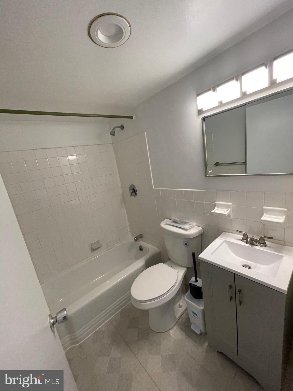 224-30 West Rittenhouse Square, Unit 1017 Philadelphia, PA 19103 - Photo 11 of 12