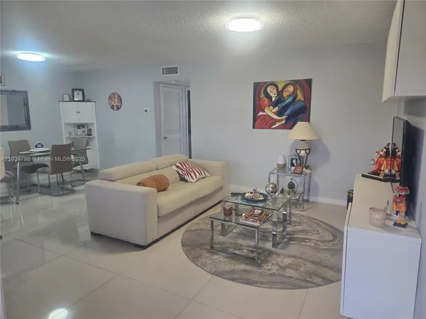 $1,850 | 5300 Washington Street, Unit U403, Hollywood, FL 33021