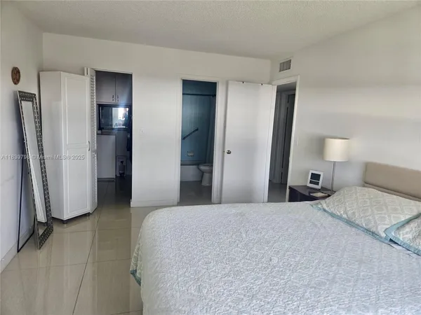 $1,850 | 5300 Washington Street, Unit U403, Hollywood, FL 33021