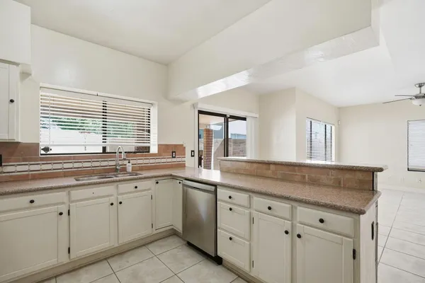 $2,200 | 1333 North Brittany Lane, Gilbert, AZ 85234