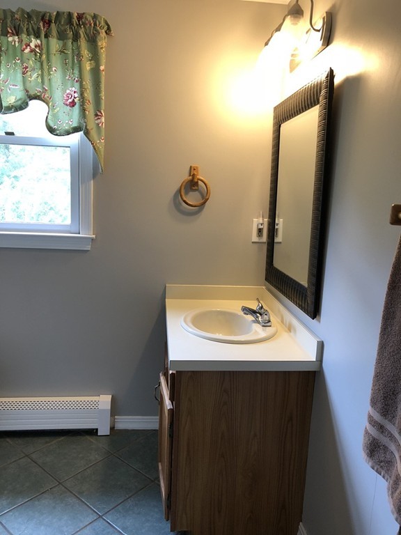 18 Cliff Road Bellingham, MA 02019 - Photo 17 of 30 Gallery Image 17
