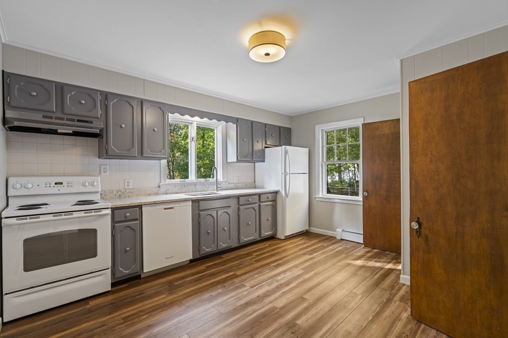 94 Stevens Road Swansea, MA 02777 - Photo 4 of 34 Gallery Image 4