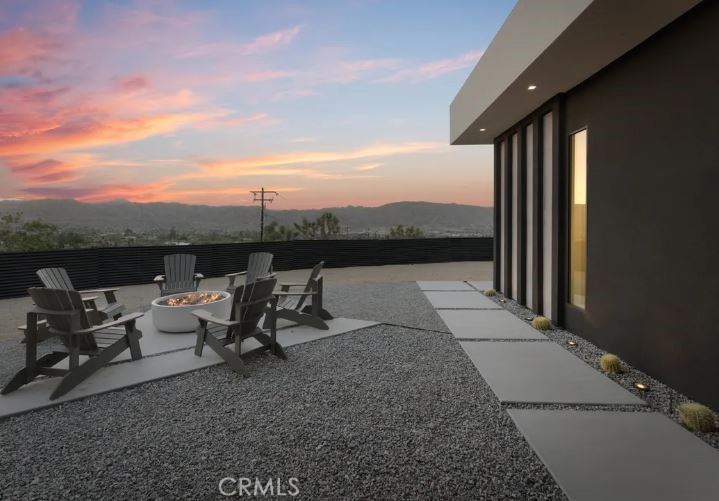 8175 Fox Trail Yucca Valley, CA 92284 - Photo 12 of 75 a view of a terrace with sitting area