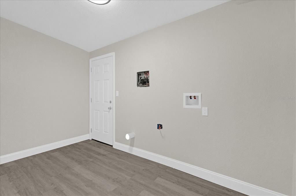 923 Ferndell Road Orlando, FL 32808 - Photo 22 of 42 a view of small space with wooden floor