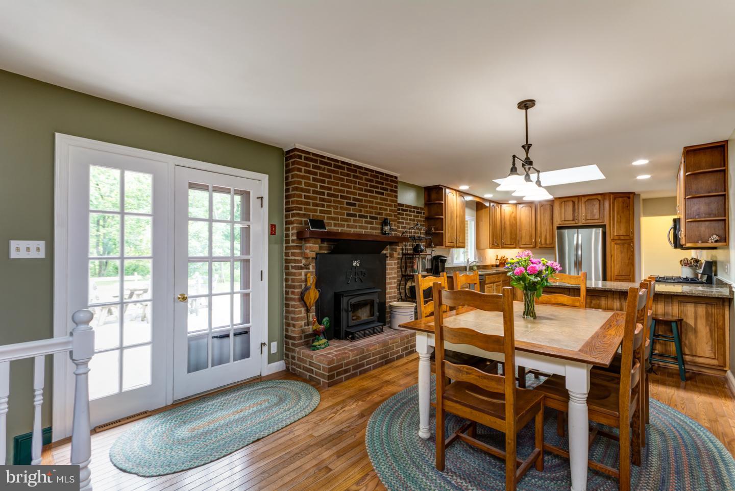 20540 Gleedsville Road Leesburg, VA 20175 - Photo 13 of 28 Family Room/Kitchen combo