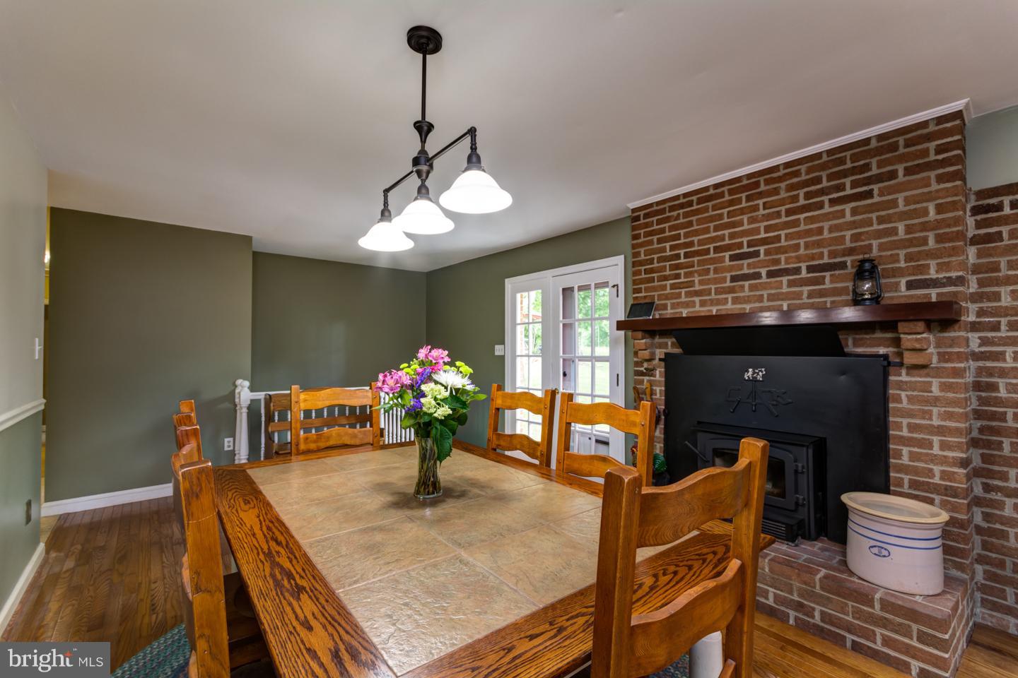 20540 Gleedsville Road Leesburg, VA 20175 - Photo 14 of 28 Family Room/Kitchen combo