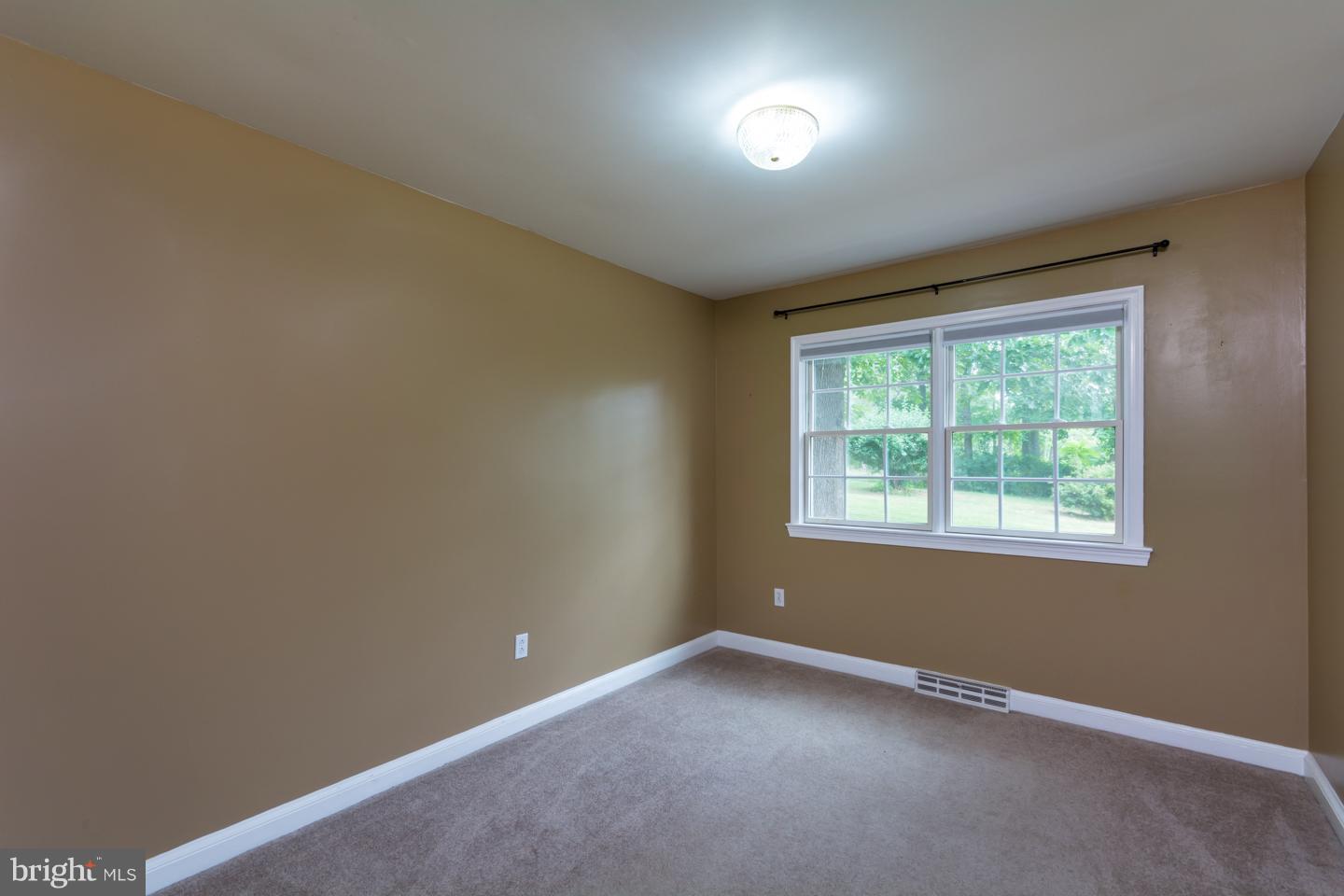 20540 Gleedsville Road Leesburg, VA 20175 - Photo 22 of 28 Bedroom