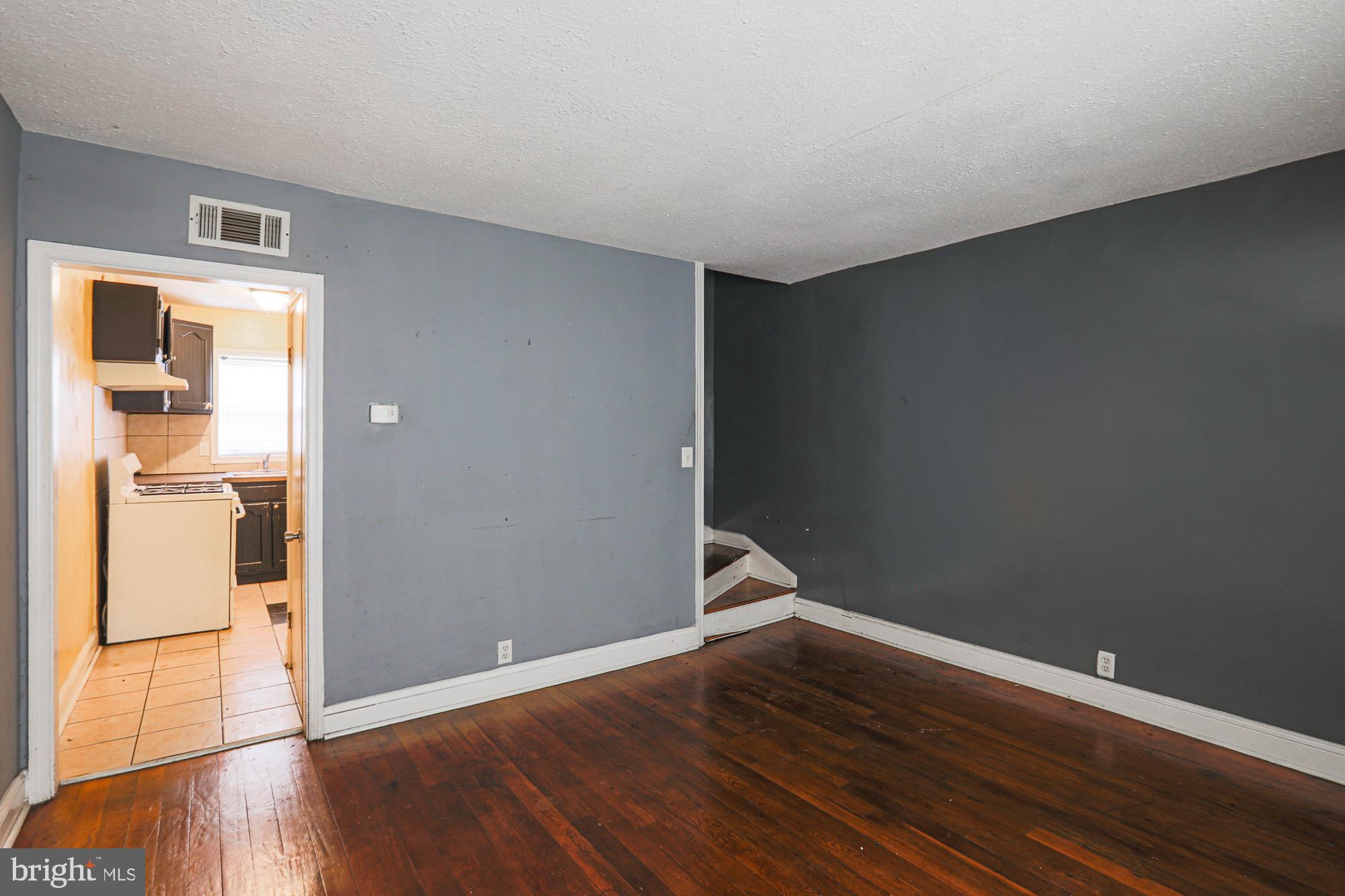 438 Roundview Road Brooklyn, MD 21225 - Photo 6 of 17
