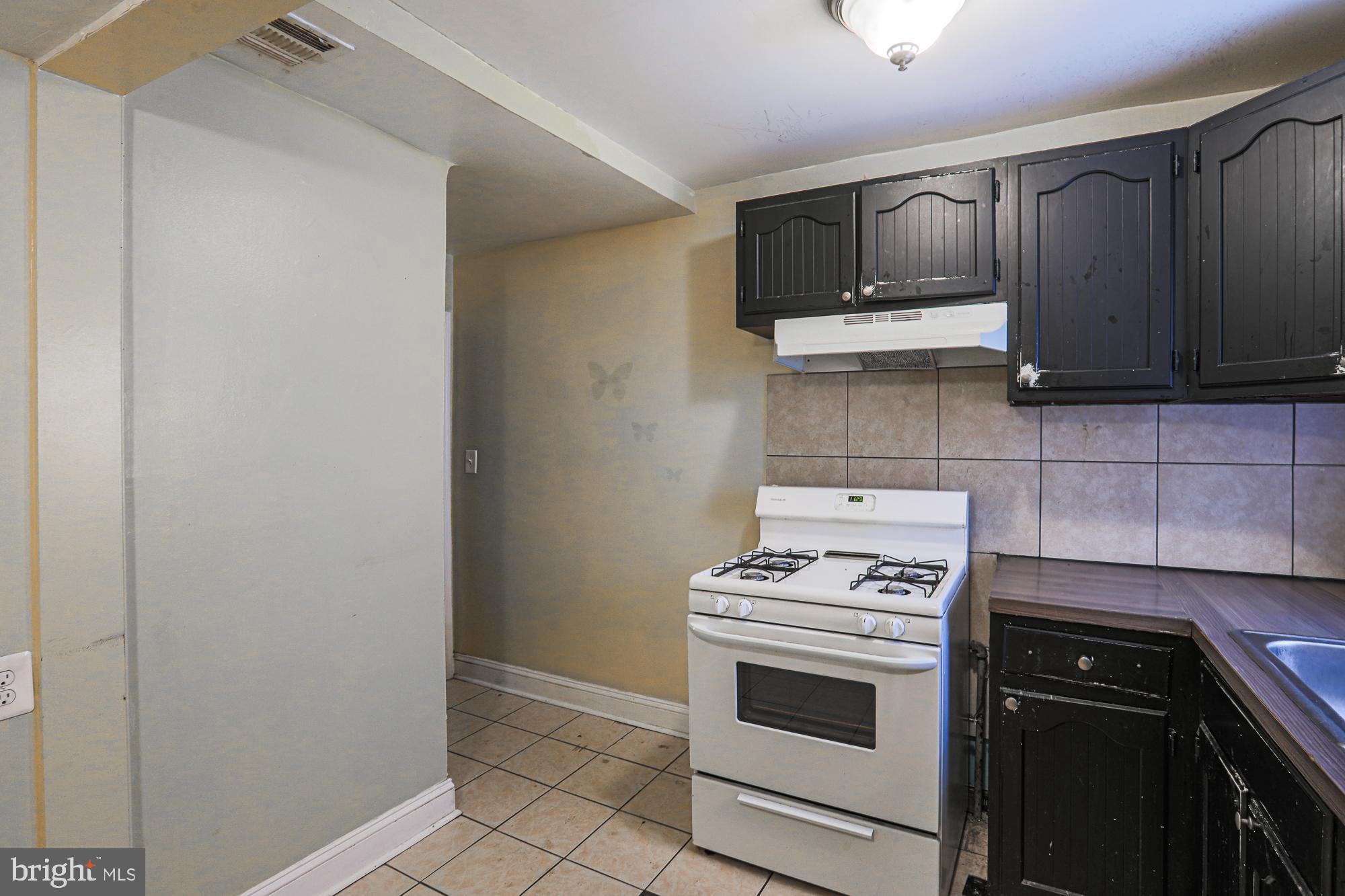 438 Roundview Road Brooklyn, MD 21225 - Photo 8 of 17