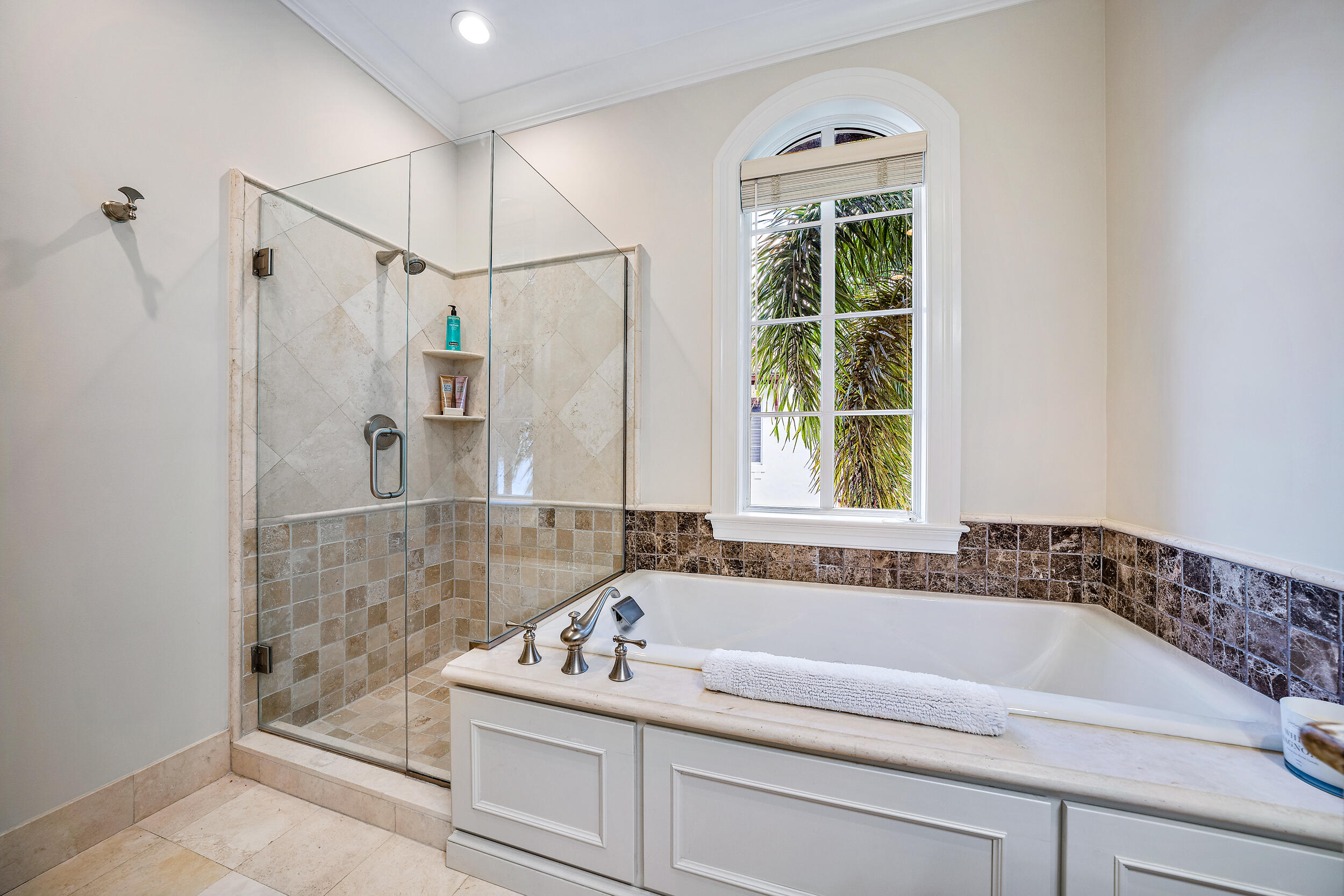 426 Red Hawk Drive Jupiter, FL 33477 - Photo 27 of 29 2nd floor guest bathroom